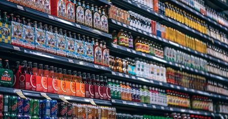 Sklepy z alkoholem po 23:00 do zamknięcia? Wyniki konsultacji nie pozostawiają złudzeń