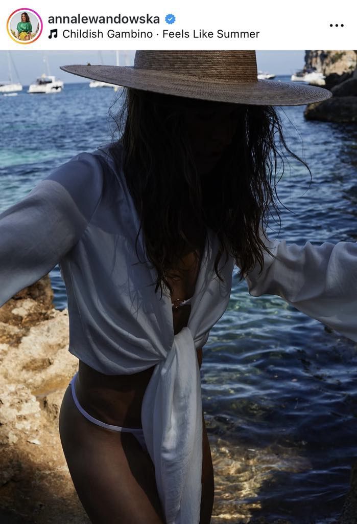 Anna Lewandowska w białym bikini 
