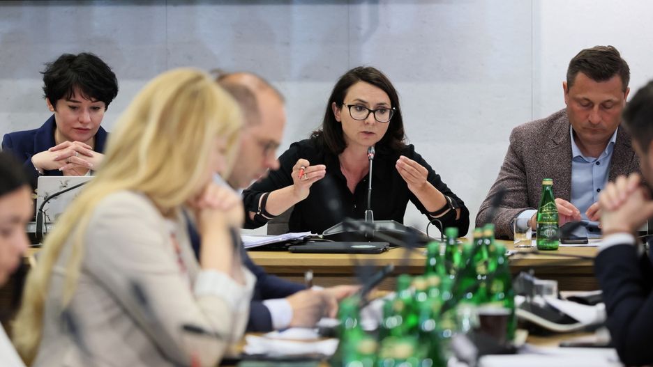 Anna Maria �ukowska, Kamila Gasiuk-Pihowicz, Krzysztof PaszykLeszek Szyma�skikomisja, polityk, polityka, pose�, posiedzenie, pos�owie, sejm, sejmowa