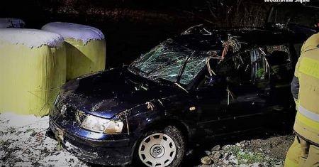 Powiedział, że w zatopionym aucie są dzieci. Mógł zabić policjanta