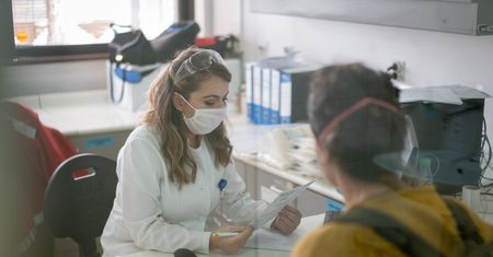To nie koniec problemów z COVID-19. Zaszczepieni mają czego się obawiać