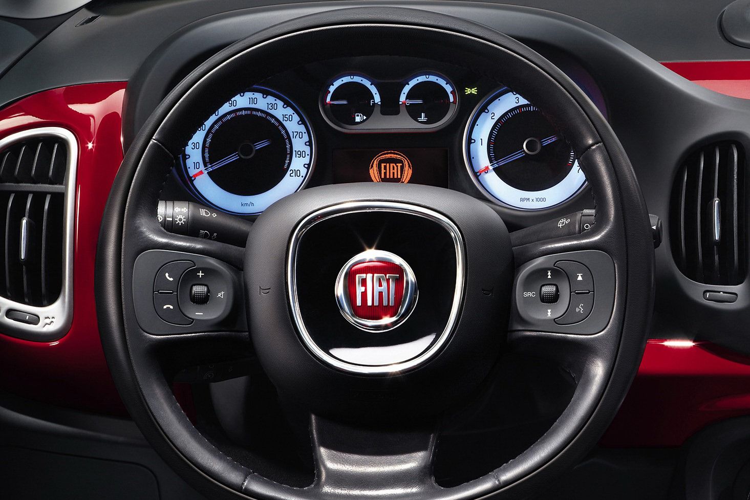 Fiat 500L - obszerna galeria zdjęć 32