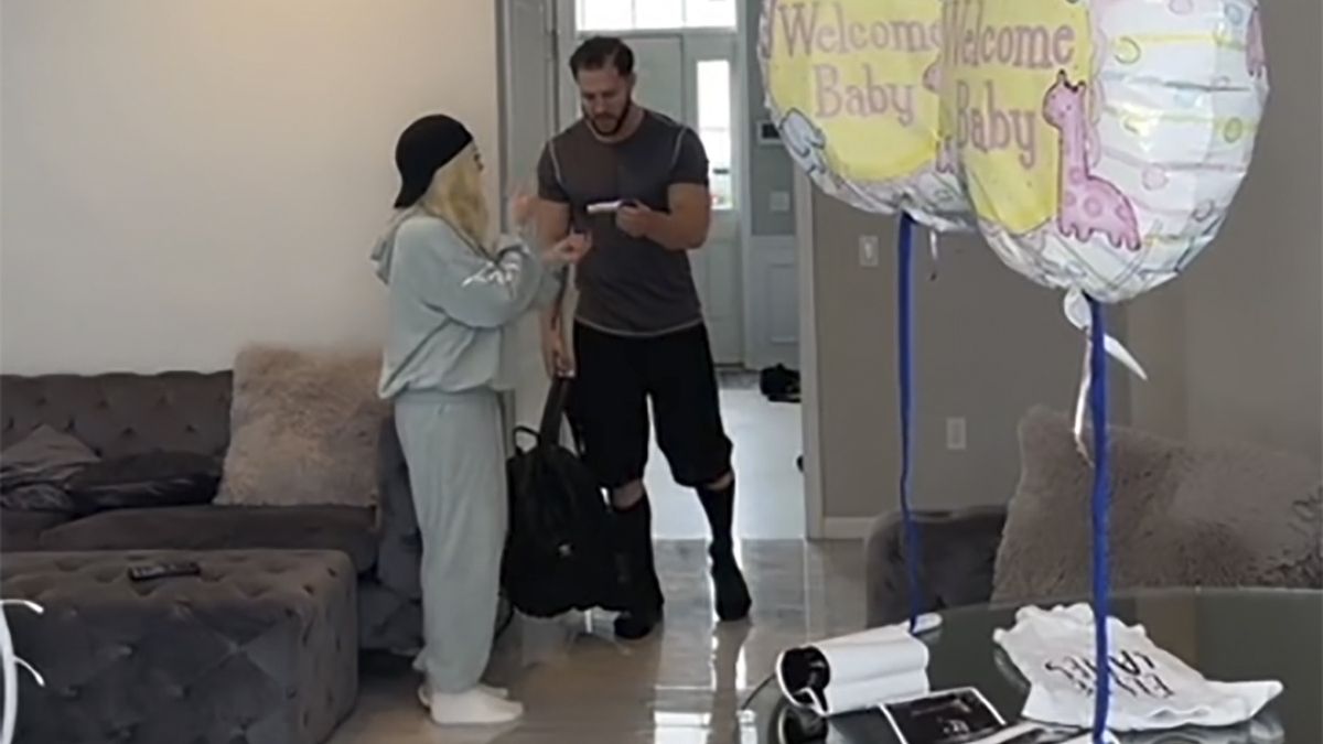 Nikki poinformowała swojego chłopaka, że jest w ciąży