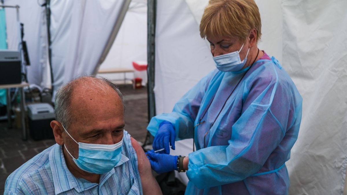 Szczepienie przeciw COVID-19 - zdj. ilustracyjne 