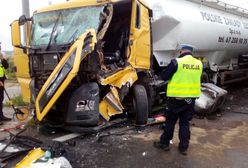 Wielkopolska. Wypadek na przejeździe kolejowym. Zderzyły się dwie ciężarówki na DK11