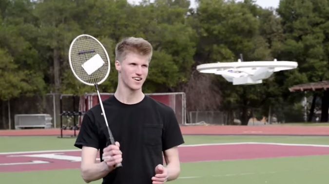 Zyro DroneBall: Wii na świeżym powietrzu. Dron latającą piłką - ciekawe, ale niepotrzebne? 1