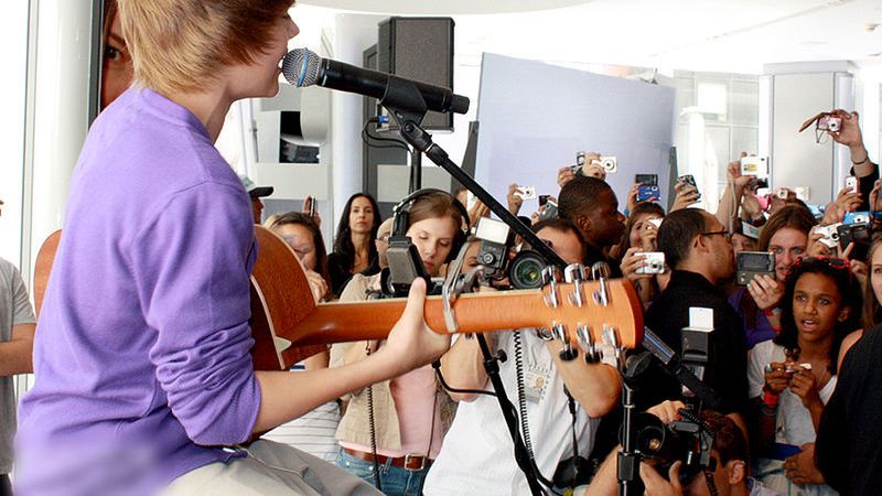 Justin Bieber opublikował jego numer. Efekt? 26 000 SMS-ów! 1