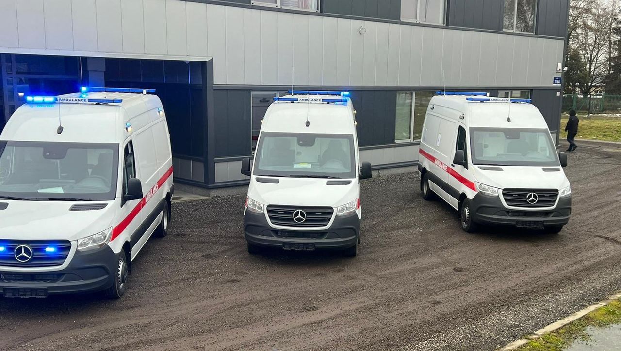 Opancerzone ambulanse trafiły do Ukrainy