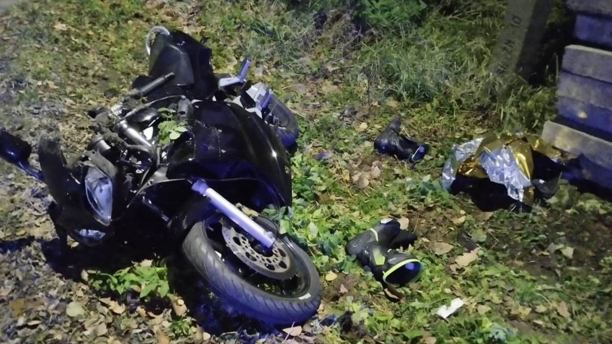 Motocykl uderzył w betonowe płyty Oleśnikach