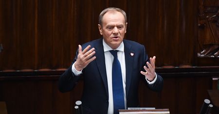 Tusk się gotował ws. Mateckiego. "Dlaczego bronicie tych pieniędzy?"