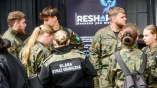 Płacą 6 tys. na rękę i dopłacają do mieszkania. Brakuje 1000 osób