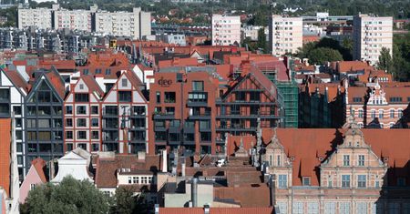 Nieuchwytny bandyta sieje strach wśród mieszkańców. "Smaruje ściany i windę fekaliami"