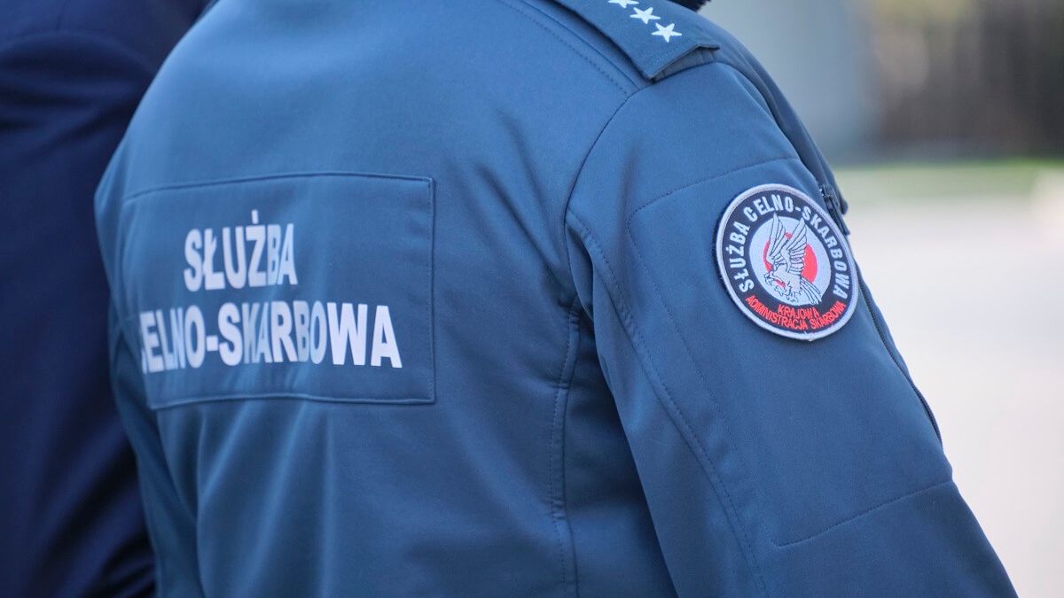 Funkcjonariusz Służby Celno-Skarbowej