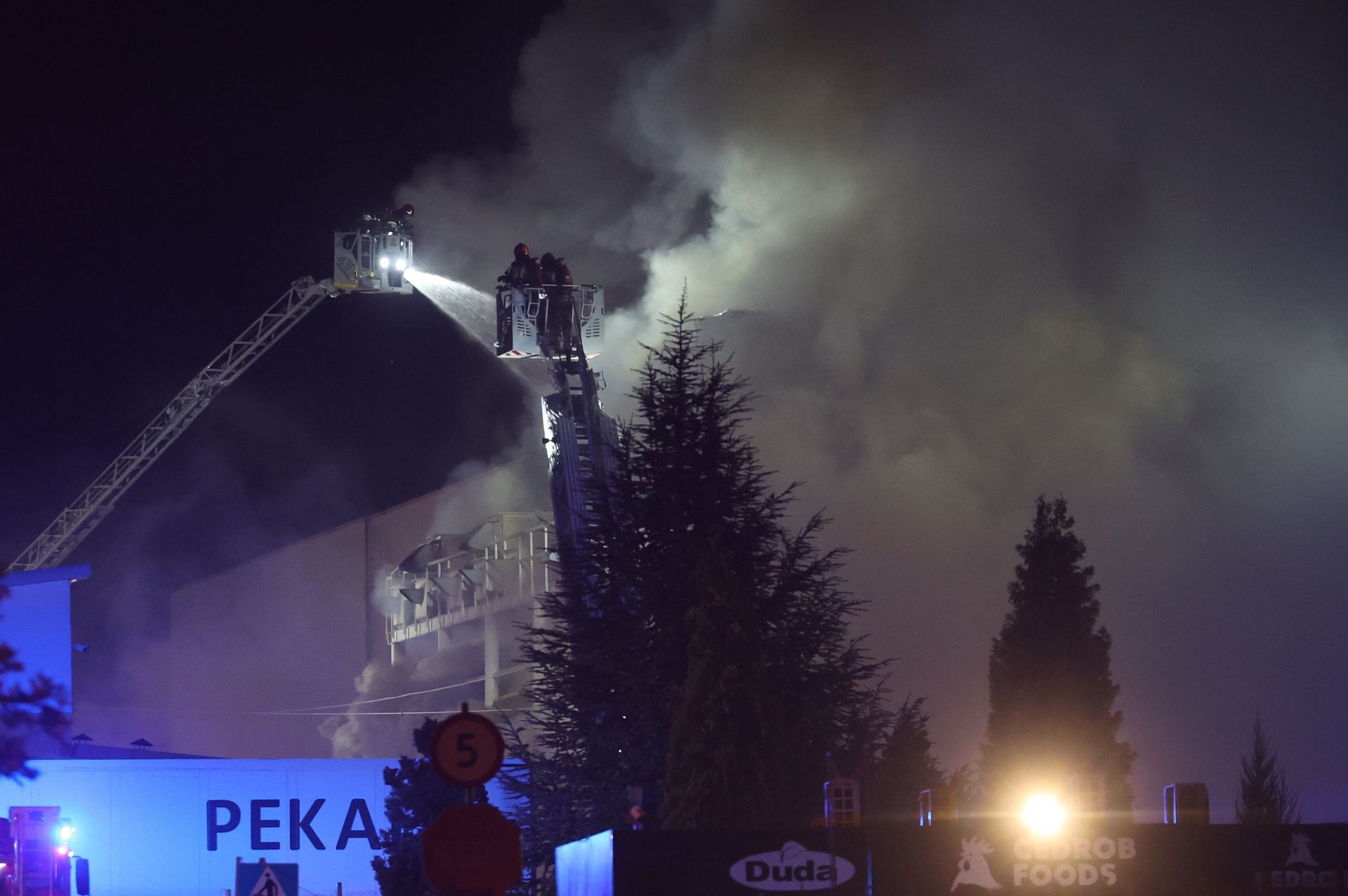 Pożar w Sosnowcu. 30 zastępów straży pożarnej w akcji