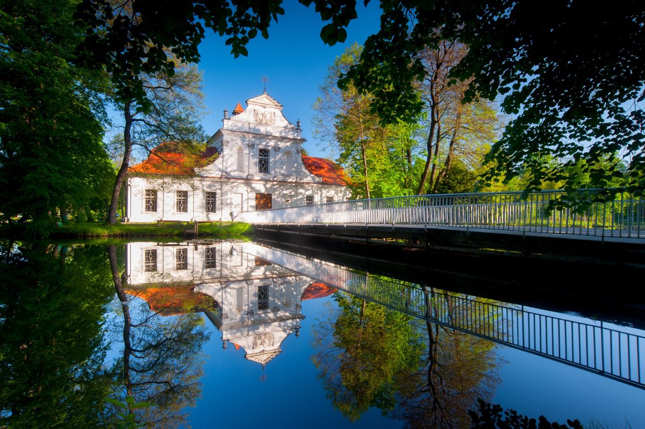 Zwierzyniec: O tragicznych losach Dzieci Zamojszczyzny i Aniele Dobroci. Od dzisiaj SP będzie nosić Ich imię