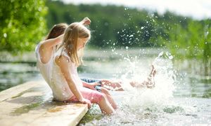 "Rzesze fanów z zagranicy". Polskie jezioro robi furorę wśród turystów