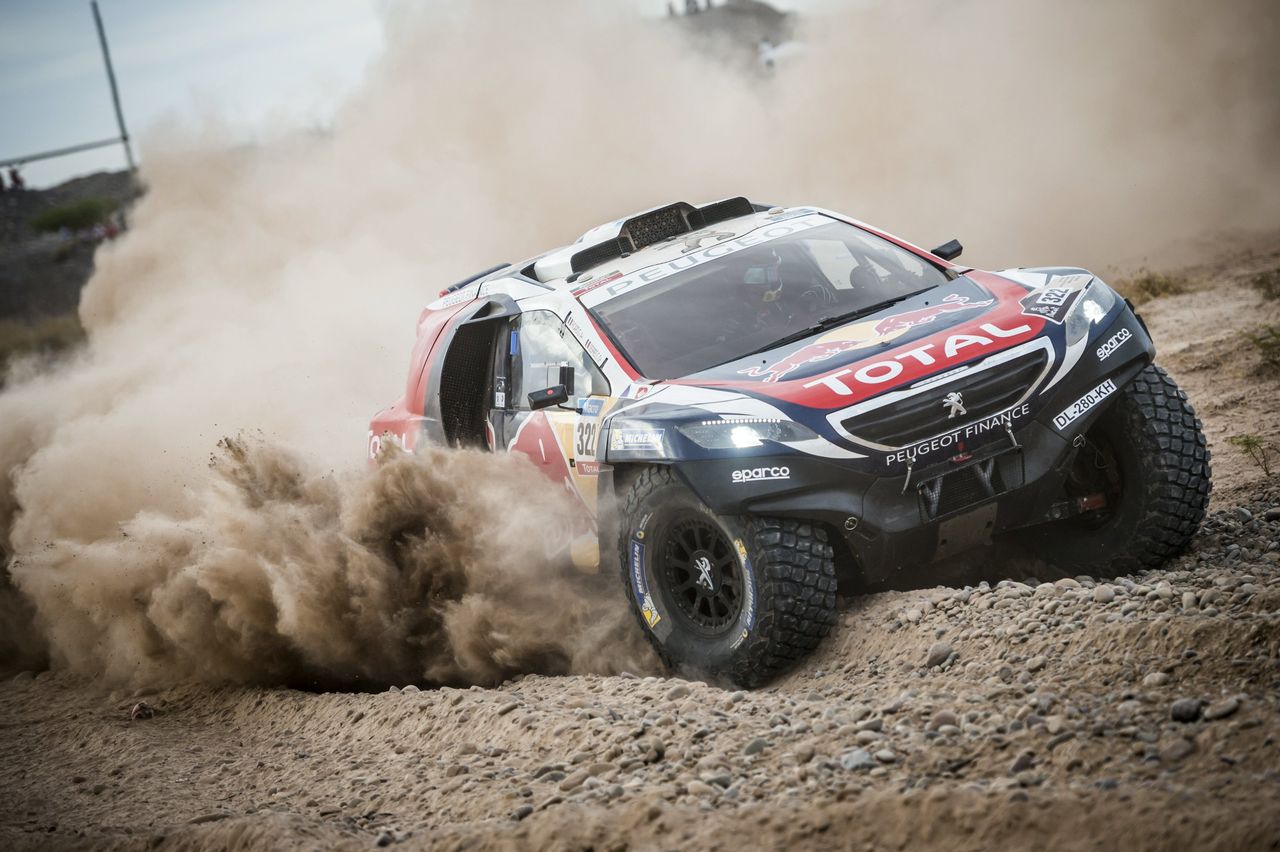 Sébastien Loeb weźmie udział w testach Peugeota 2008 DKR