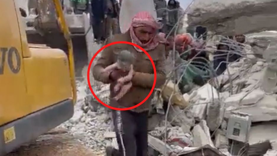 W syryjskim Aleppo spod gruzów wydobyto noworodka