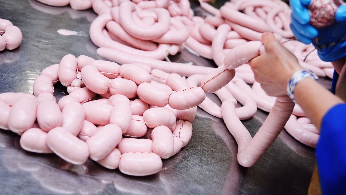 Taka żywność zwiększa ryzyko demencji. Na liście m.in słodzone napoje i fast food