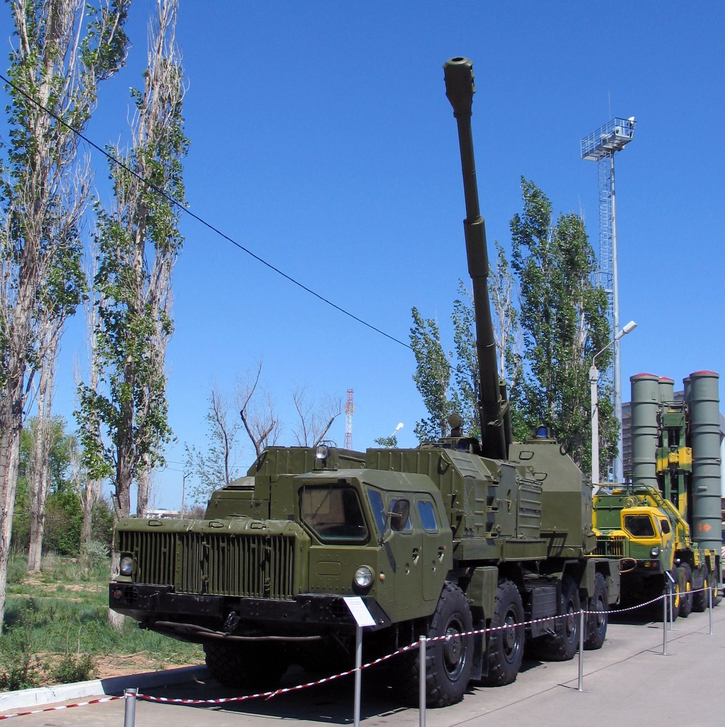 Działo samobieżne systemu artylerii nadbrzeżnej AK-222 Bierieg
