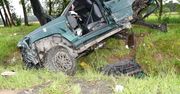 Bykowce: Jeep zderzył się z ciężarówką. Urwane koło uderzyło w BMW