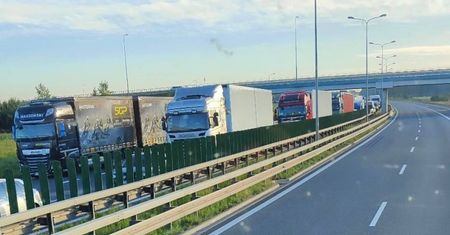 Śmiertelny wypadek na S8. Mężczyzna wypadł z auta