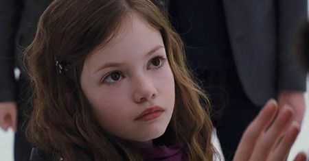 Mackenzie Foy zagrała córkę wampirów. Jak dziś wygląda dziewczynka ze "Zmierzchu"?