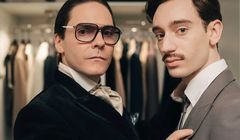 Kim był Karl Lagerfeld? Recenzja nowego serialu Disney+