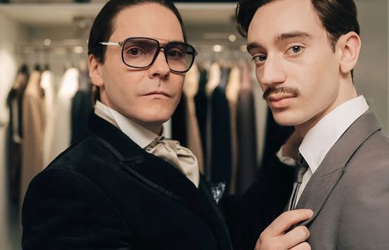 Kim był Karl Lagerfeld? Recenzja nowego serialu Disney+