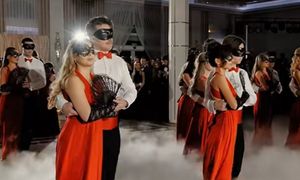 Tego jeszcze nie widzieliście. Maturzyści zatańczyli "walca wampirów"