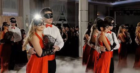 Nagranie ze studniówki robi furorę. Takiego tańca jeszcze nie było