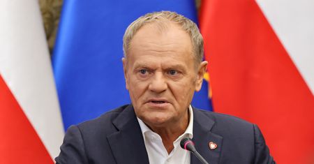 "Smutne i tragiczne". Tusk zabrał głos po atakach w szkołach