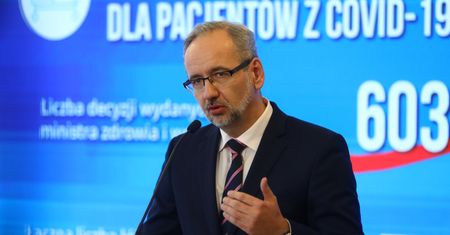 Niedzielski zapowiada nowe ograniczenia dotyczące wesel i restauracji w strefach