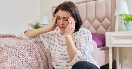 To nie zawsze roztargnienie. Ten objaw menopauzy kobiety łatwo ignorują