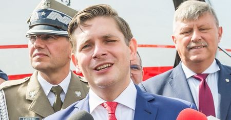 Wiceminister MON o Niemcach podczas koncertu pieśni powstańczej: "Dzieci i wnuki tych zwyrodnialców pouczają nas, co to jest demokracja!"
