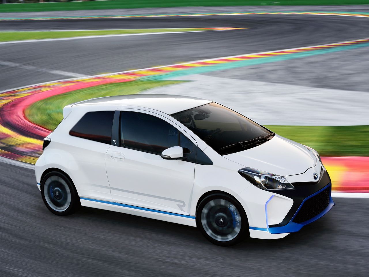 Toyota Yaris Hybrid-R Concept