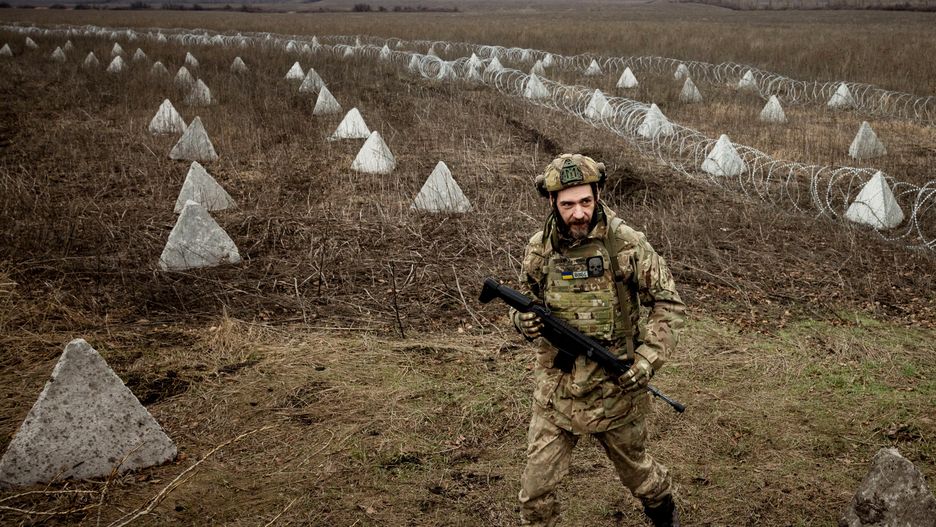 Ukraine builds barricades, digs trenches as focus shifts to defence
THOMAS PETER / Reuters / Forum
war