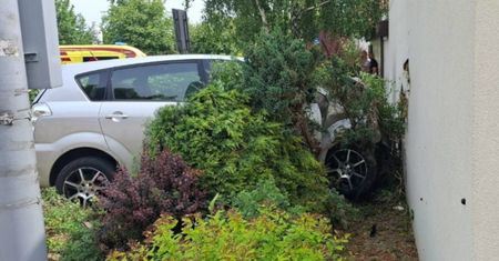 Wypadek w Kowalu. Samochód uderzył w budynek mieszkalny