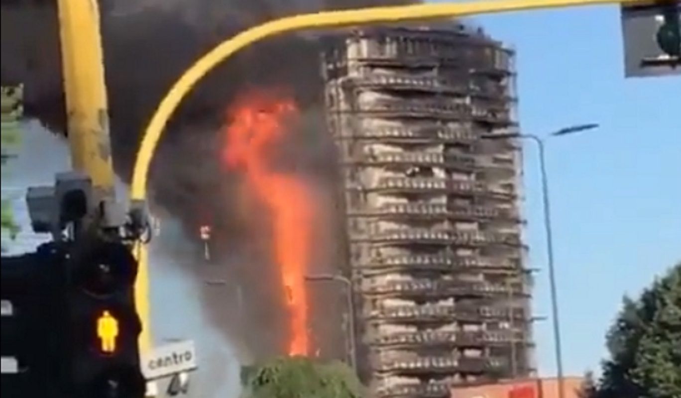 Rozpętało się piekło. Płonie 15-piętrowy wieżowiec w Mediolanie
