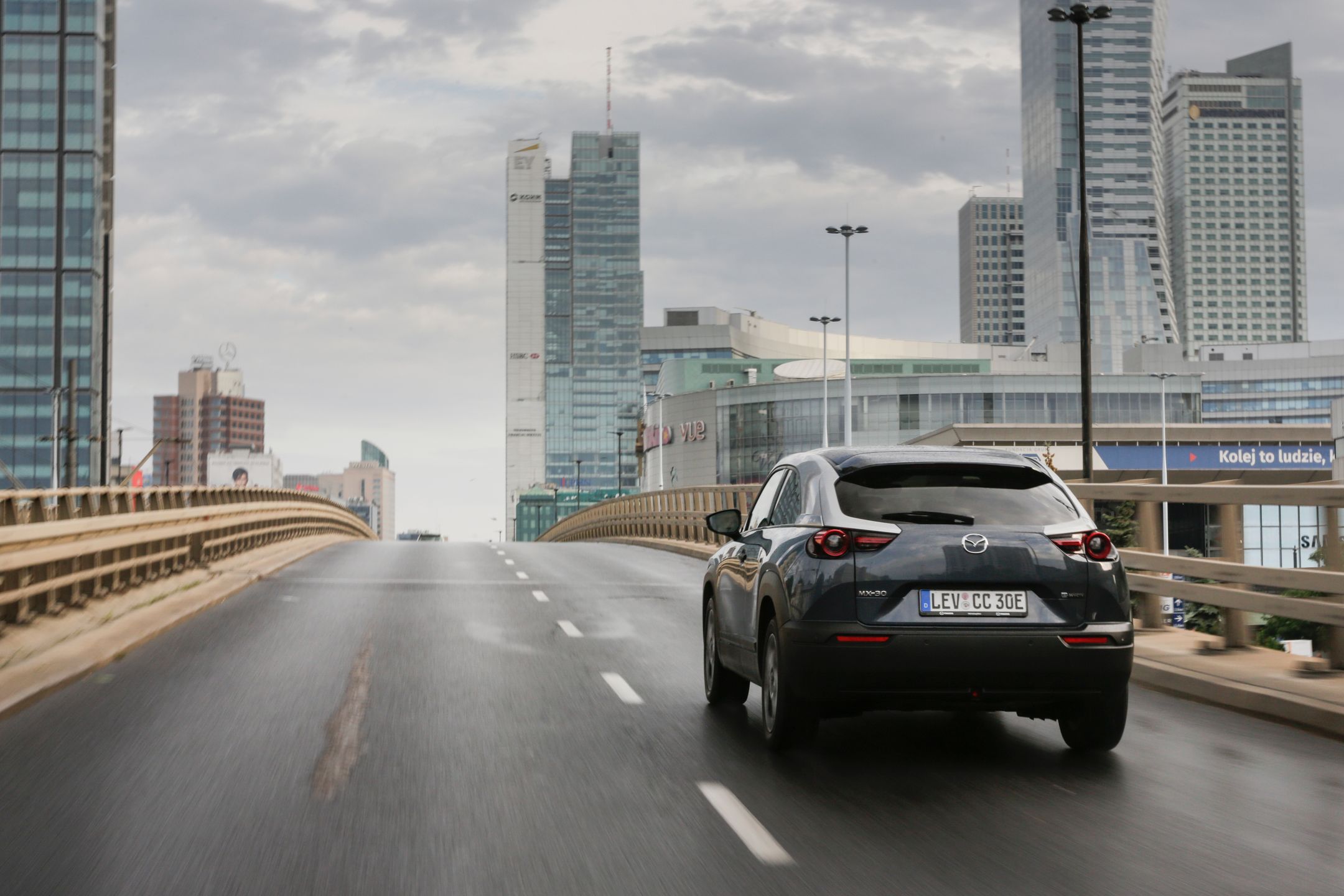 Mazda MX-30 dobrze czuje się w mieście