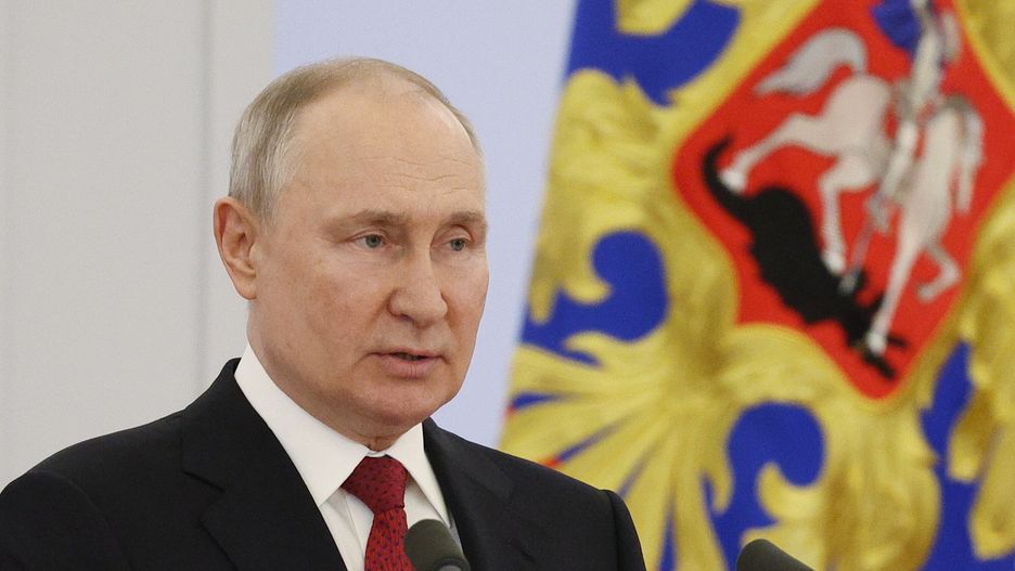 Vladimir Putin met with graduates of military universities in Moscowepa10704293 Russian President Vladimir Putin delivers a speech during a meeting with graduates of the country's military higher education institutions at the Kremlin in Moscow, Russia, 21 June 2023. The Ukrainian army suffers serious losses during the counteroffensive, because of this, there is a certain calm on the line of contact, said Russian President Vladimir Putin.  EPA/YEGOR ALIEV/SPUTNIK/KREMLIN POOL MANDATORY CREDIT Dostawca: PAP/EPA.YEGOR ALIEV/SPUTNIK/KREMLIN POOL