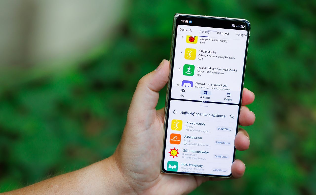Google Play i AppGallery na złożonym ekranie