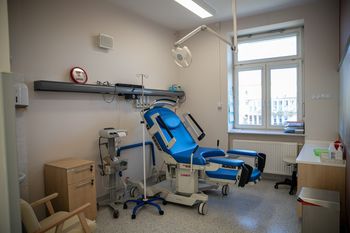 Coraz więcej kobiet rodzi w znieczuleniu. NFZ daje za to nagrody