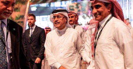 Ceny ropy topnieją. OPEC zwiększa wydobycie, Saudowie obniżają wycenę