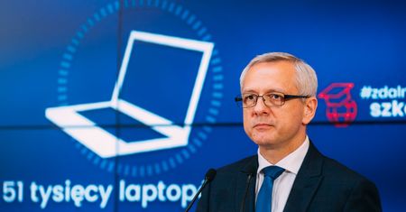 Niemal 15 000 fałszywych stron internetowych. Rząd zaleca ostrożność