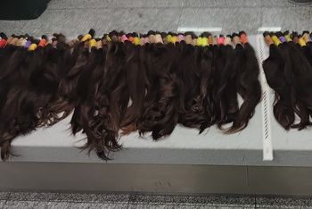 Miał w walizce 15 kg włosów. Nietypowa akcja KAS