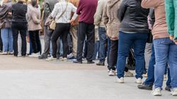 Kielce. Gigantyczne kolejki przed poradnią. Pacjenci koczowali od świtu