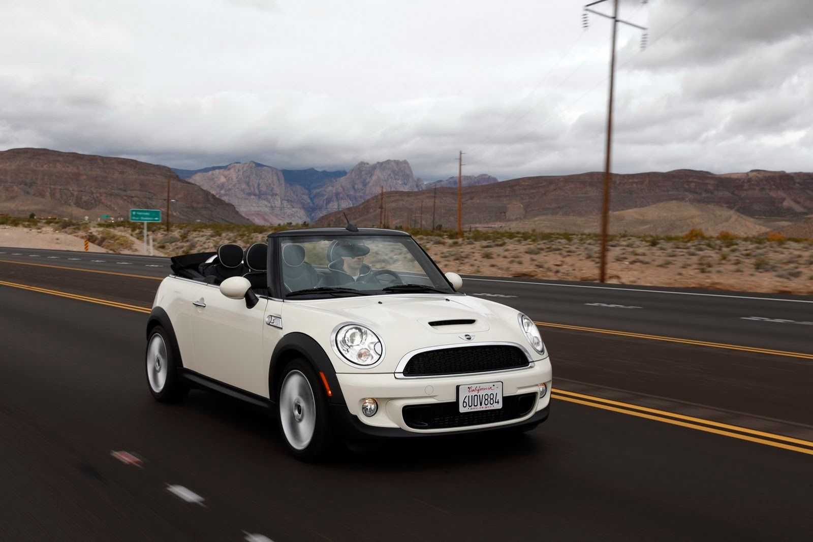 Galeria Mini jako celebracja sprzedaży półmilionowego egzemplarza w USA 256