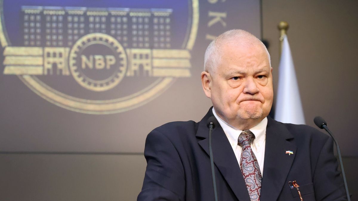 Konferencja prasowa prezesa NBP Adama Glapi?skiegoFot. Piotr Molecki/East News, Warszawa, 06.05.2022. Konferencja prasowa prezesa NBP Adama Glapinskiego po kolejnej podwyzce stop procentowych.Piotr Molecki