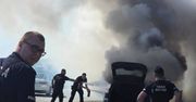 Kraków: Policjanci ugasili płonący samochód na S7